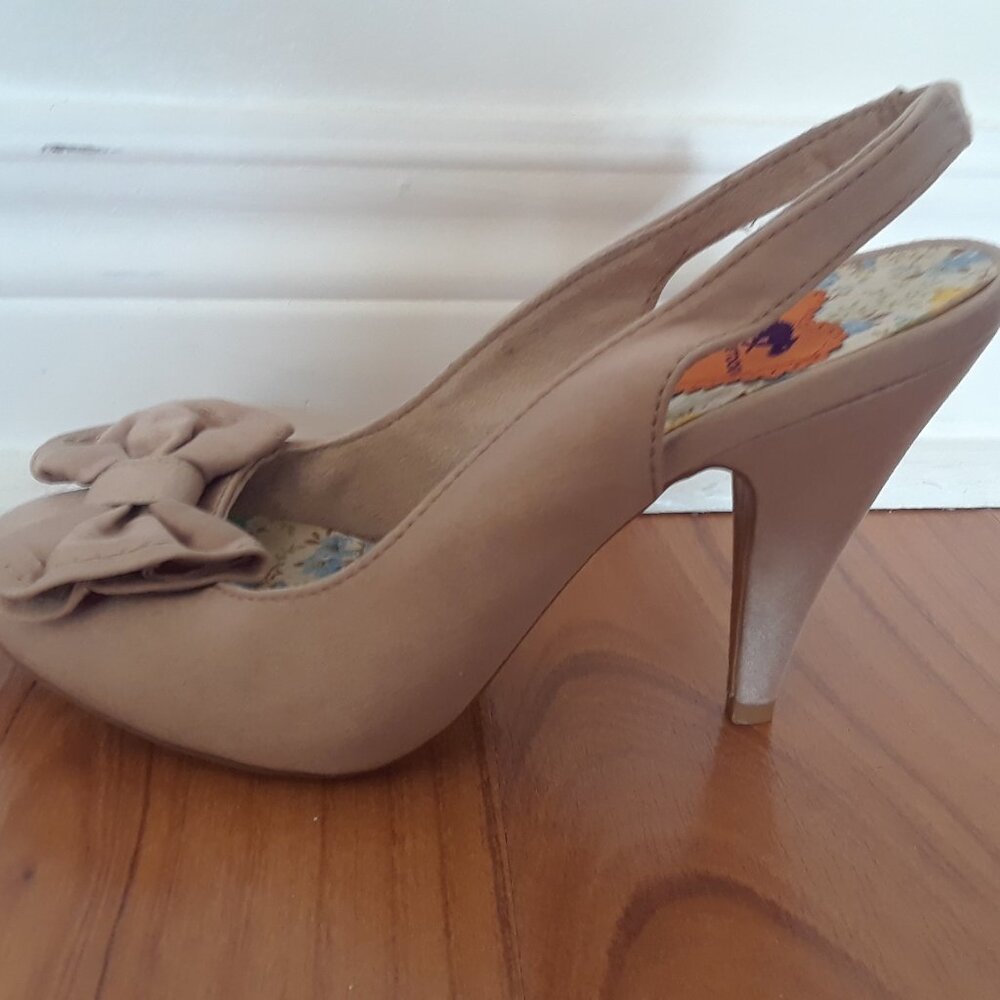 Women’s Nude Slingback Heels with Bow Accent